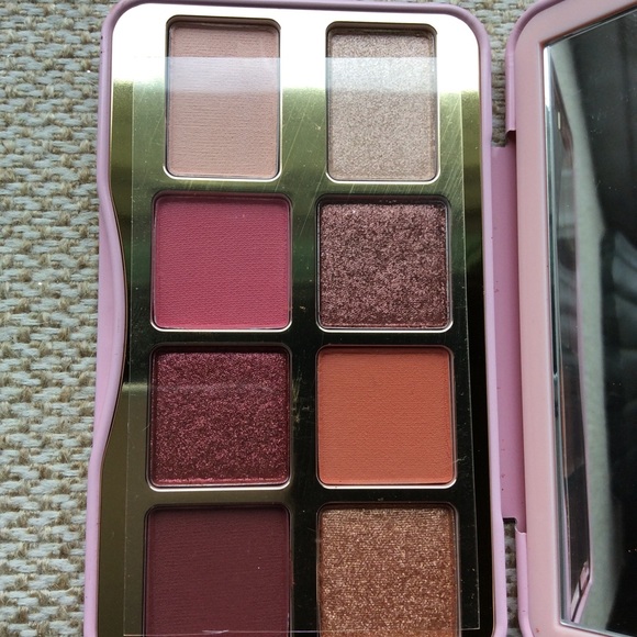 NIB🎭 Too-Faced Let's Play Eyeshadow Palette. - Picture 5 of 10